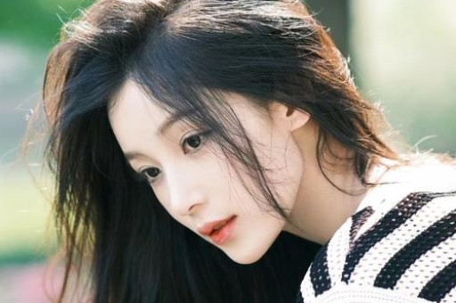江疏影39岁凭脚毛上热搜背后藏着内娱对中年女星最大的傲慢